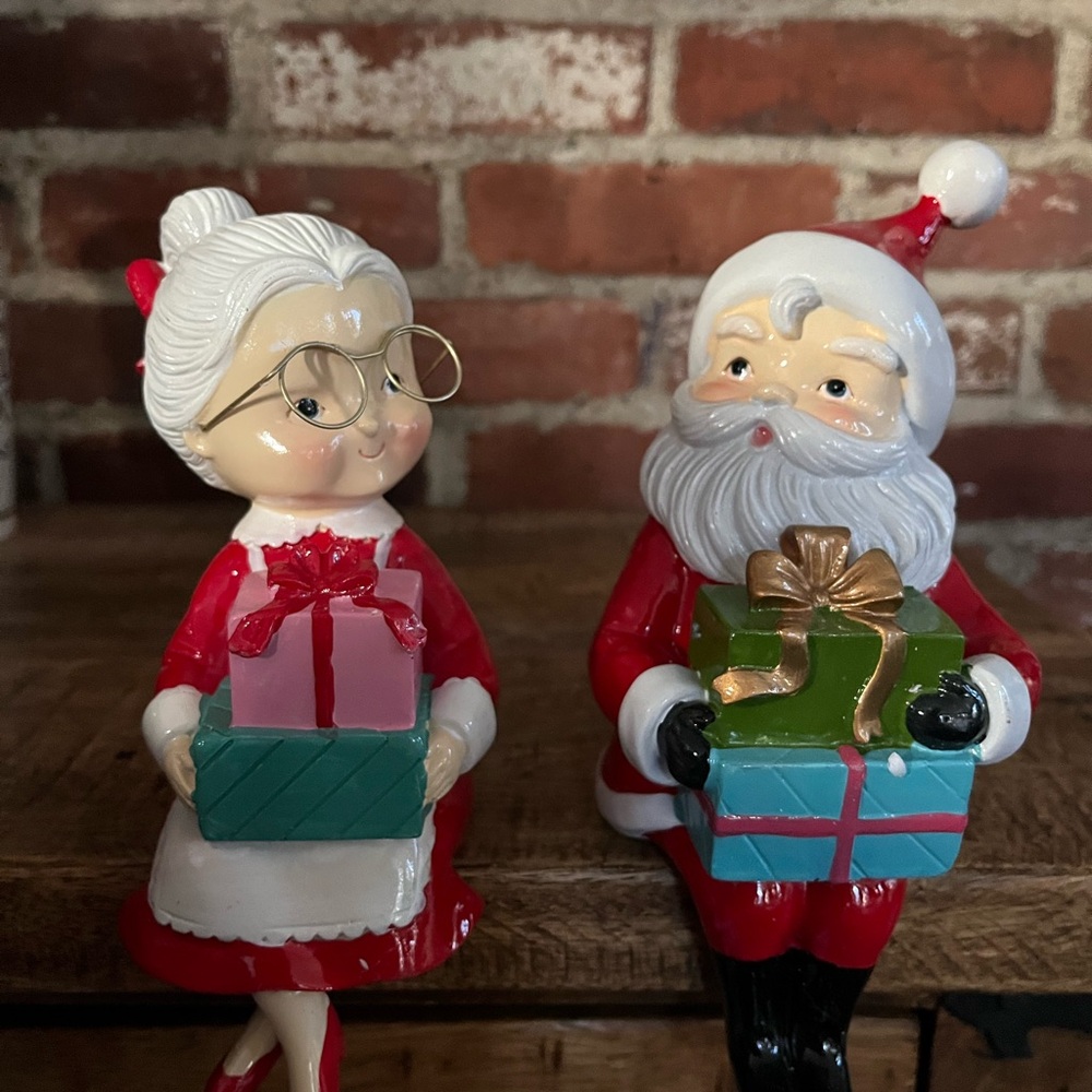 COPY - Martha Stewart, Mr. and Mrs. Santa Claus, they said anywhere with the le… - Picture 4 of 11